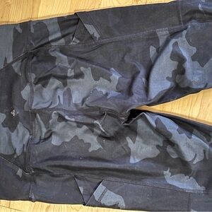Prana Camouflage Athletic Leggings sz small excellent condition